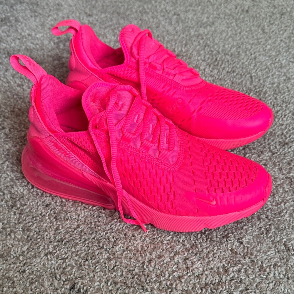 Size 7 Nike Air Max 270 in Neon Pink